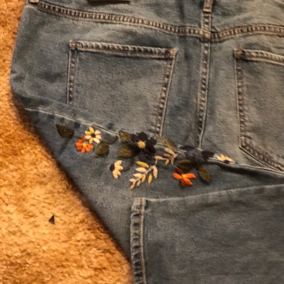 Ava & Viv Boyfriend Crop Jeans with embroidery - Picture 4 of 8